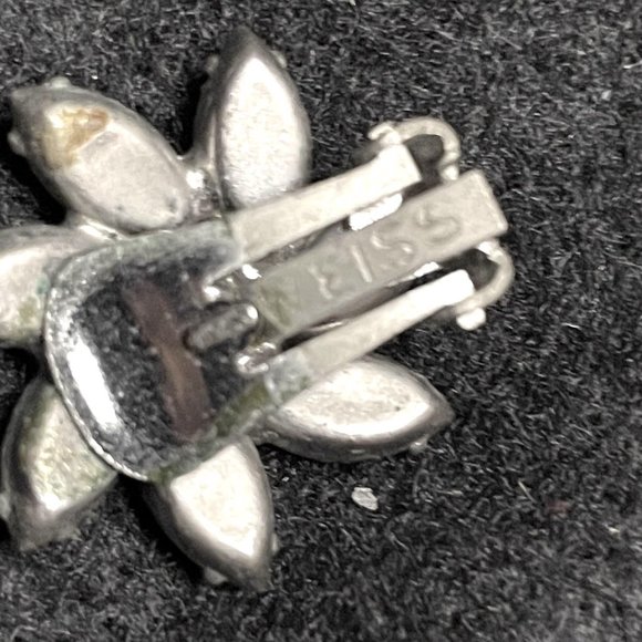 WEISS VINTAGE FLORAL SHAPED RHINESTONES SILVER TONE CLIP ON EARRINGS - Picture 4 of 4